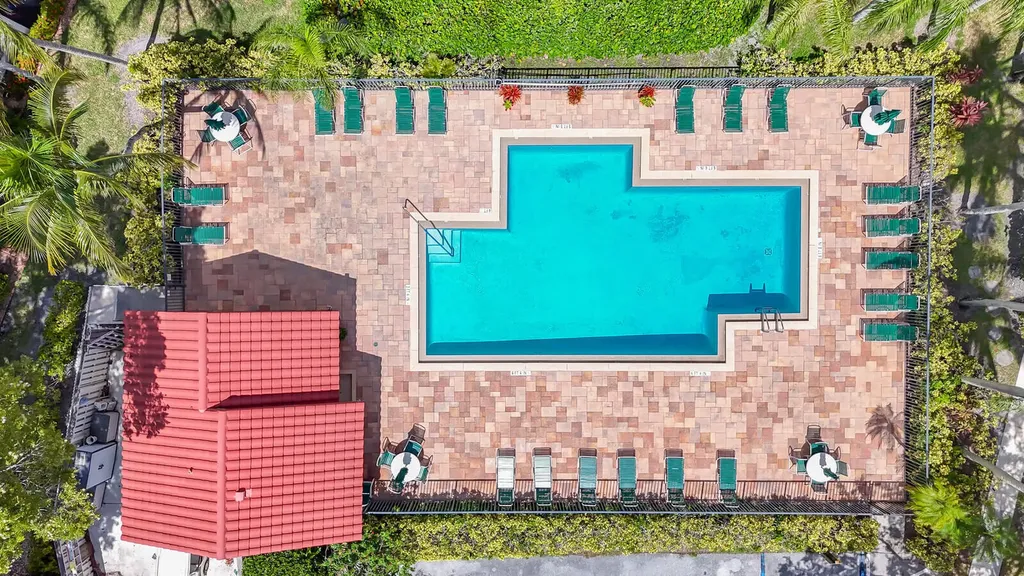 9 Lexington Lane E Palm Beach Gardens FL 33418