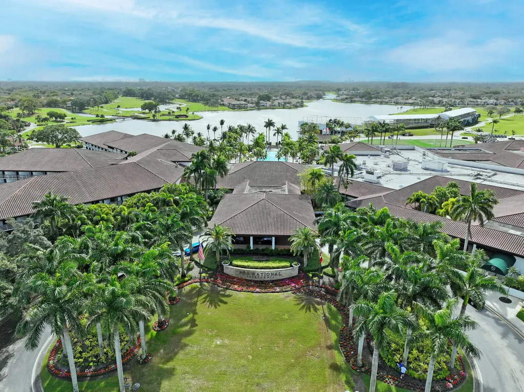 9 Lexington Lane E Palm Beach Gardens FL 33418