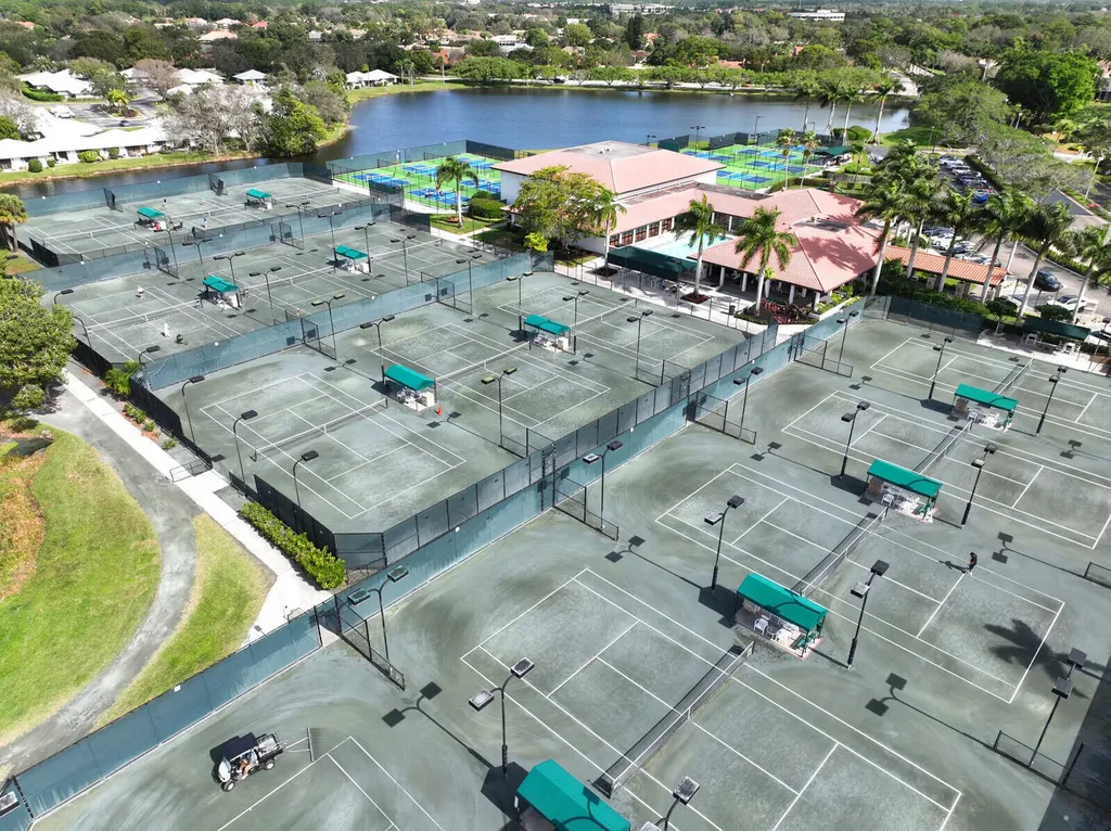 9 Lexington Lane E Palm Beach Gardens FL 33418