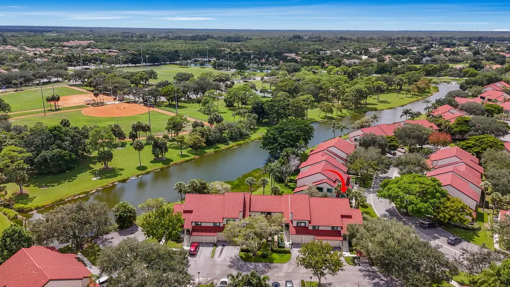 9 Lexington Lane E Palm Beach Gardens FL 33418