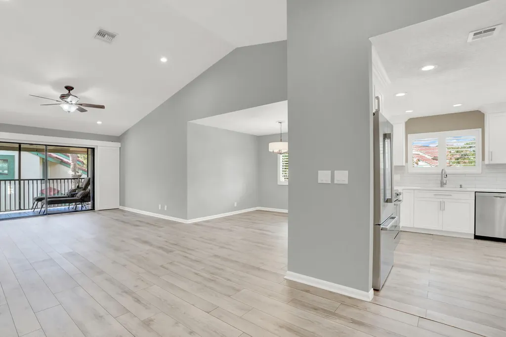 9 Lexington Lane E Palm Beach Gardens FL 33418