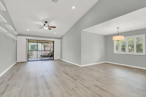 9 Lexington Lane E Palm Beach Gardens FL 33418
