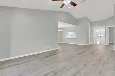 9 Lexington Lane E Palm Beach Gardens FL 33418