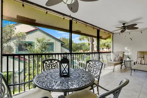 9 Lexington Lane E Palm Beach Gardens FL 33418