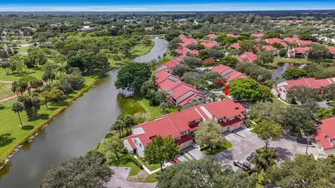 9 Lexington Lane E Palm Beach Gardens FL 33418
