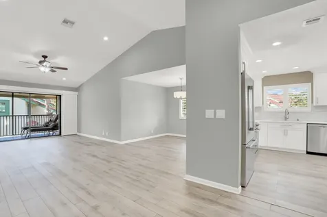 9 Lexington Lane E Palm Beach Gardens FL 33418