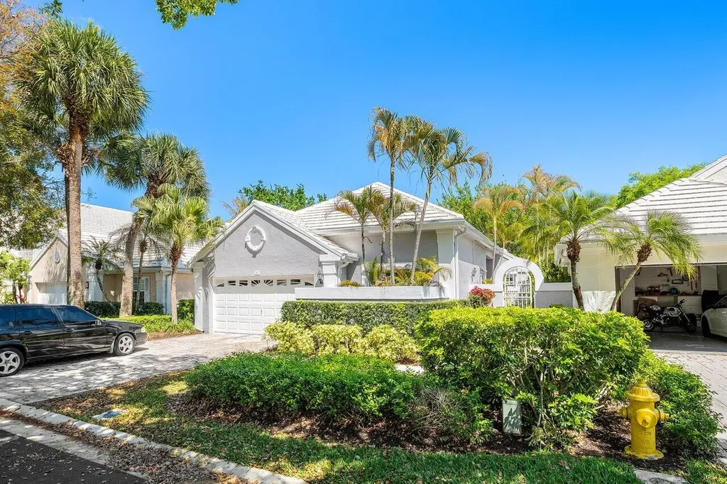 27 Wyndham Lane Palm Beach Gardens FL 33418