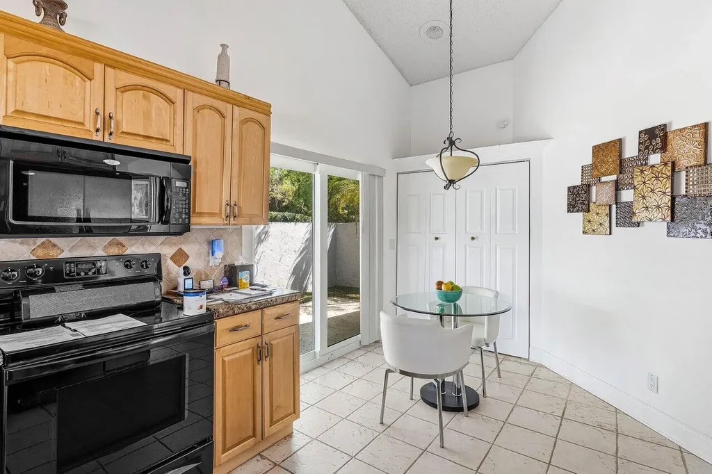 27 Wyndham Lane Palm Beach Gardens FL 33418