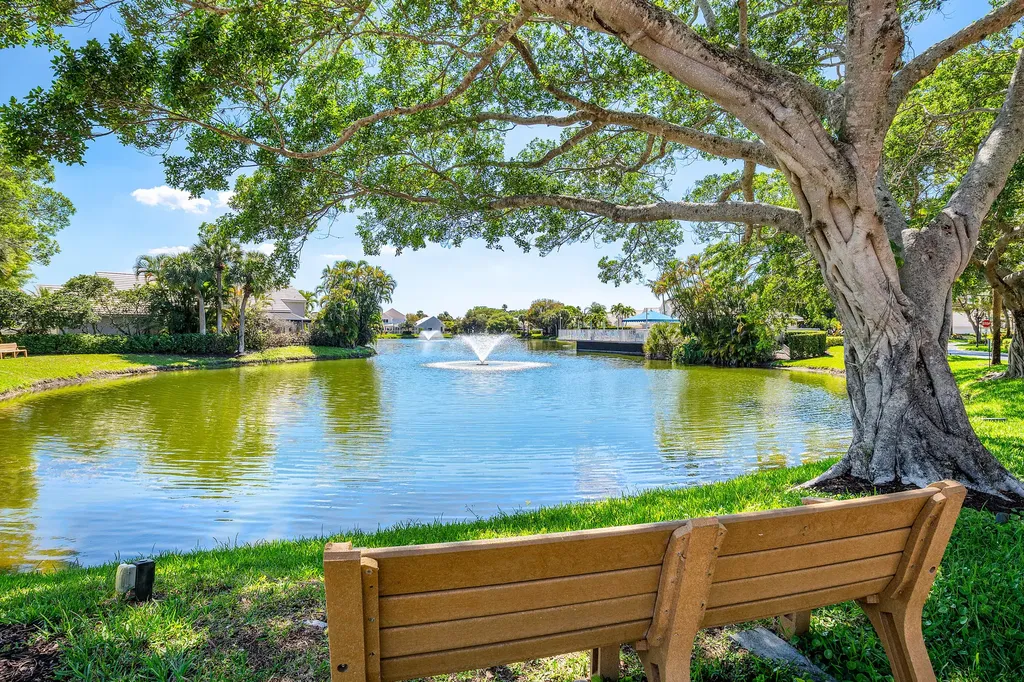 27 Wyndham Lane Palm Beach Gardens FL 33418