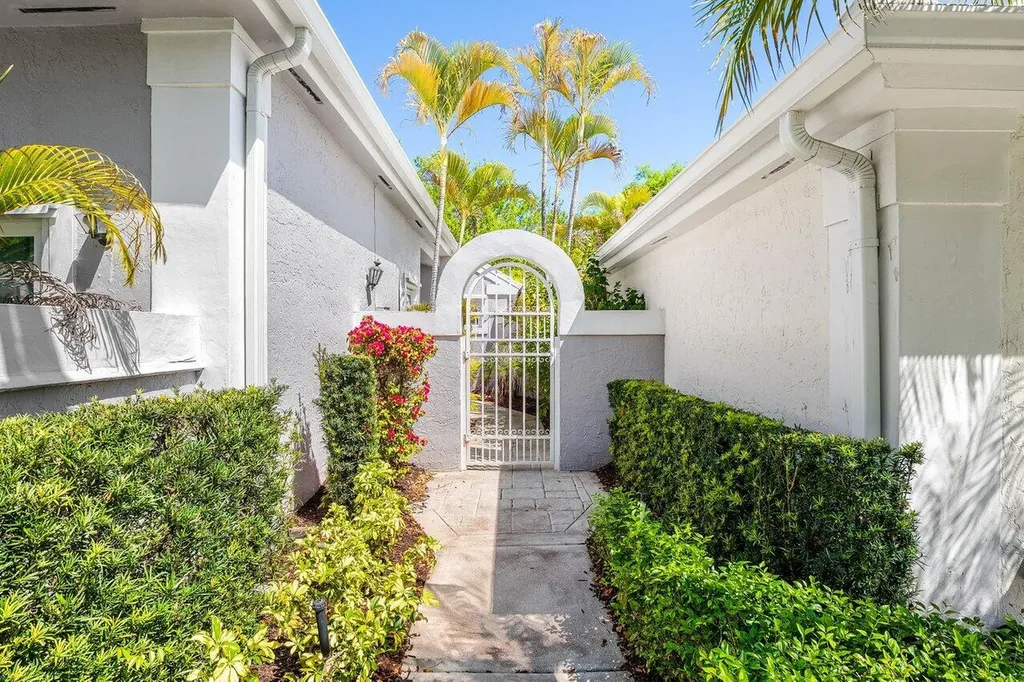 27 Wyndham Lane Palm Beach Gardens FL 33418
