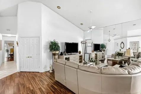 27 Wyndham Lane Palm Beach Gardens FL 33418