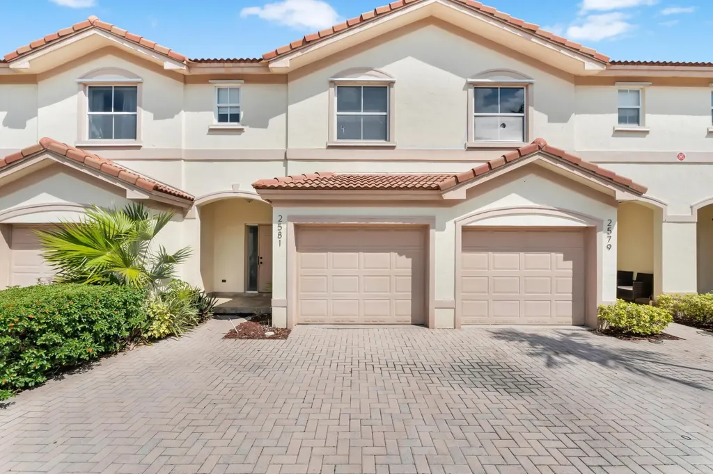 2581 Riverside Drive Coral Springs FL 33065