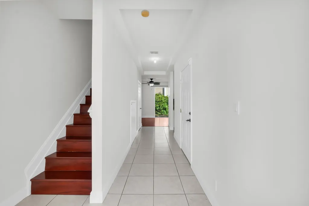 2581 Riverside Drive Coral Springs FL 33065