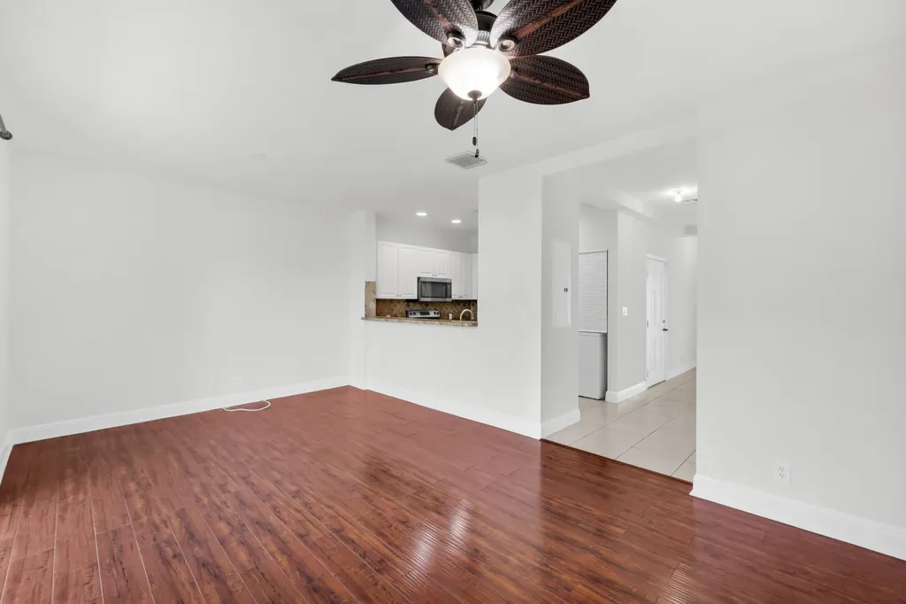 2581 Riverside Drive Coral Springs FL 33065