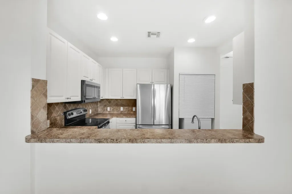2581 Riverside Drive Coral Springs FL 33065