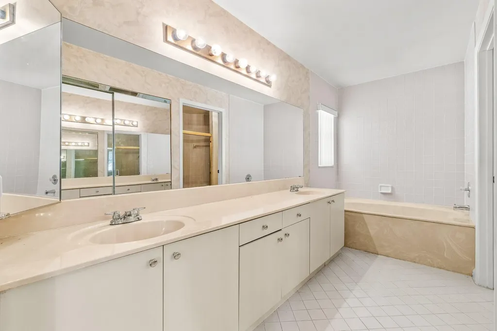 69 King Fisher Way Boynton Beach FL 33436