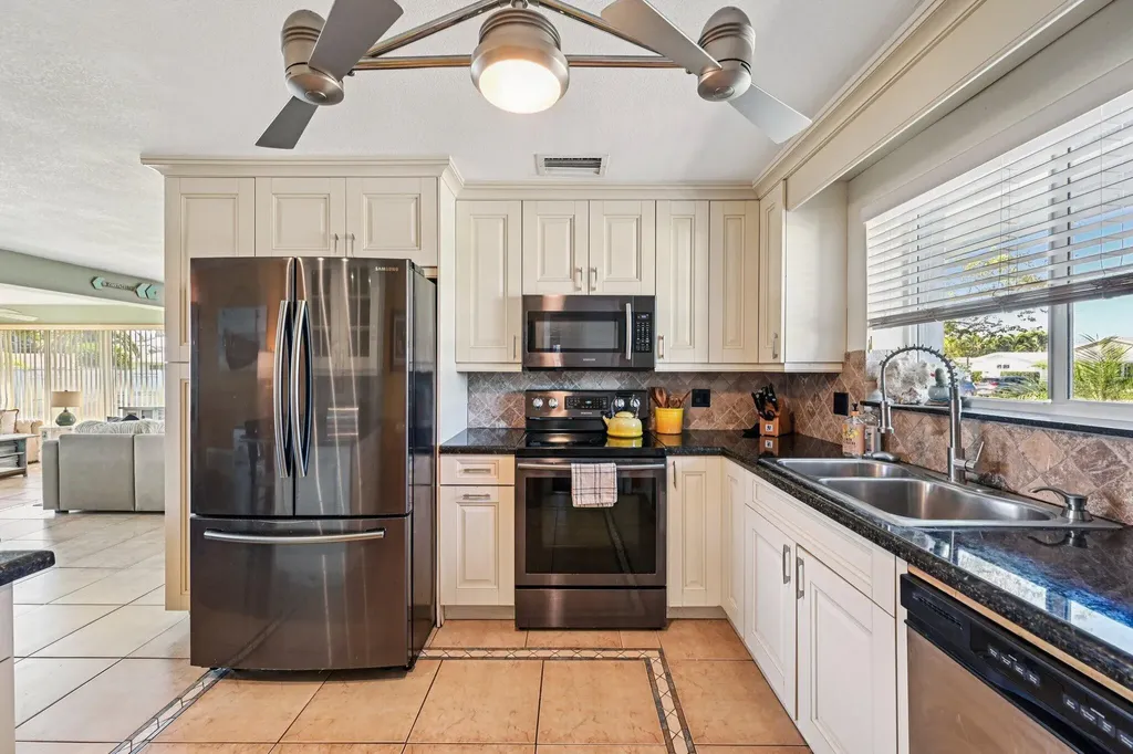 818 SE 9th Terrace Deerfield Beach FL 33441