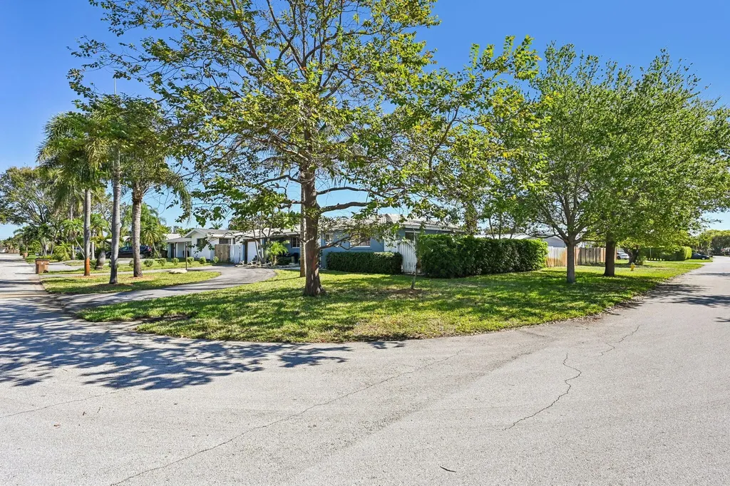 818 SE 9th Terrace Deerfield Beach FL 33441