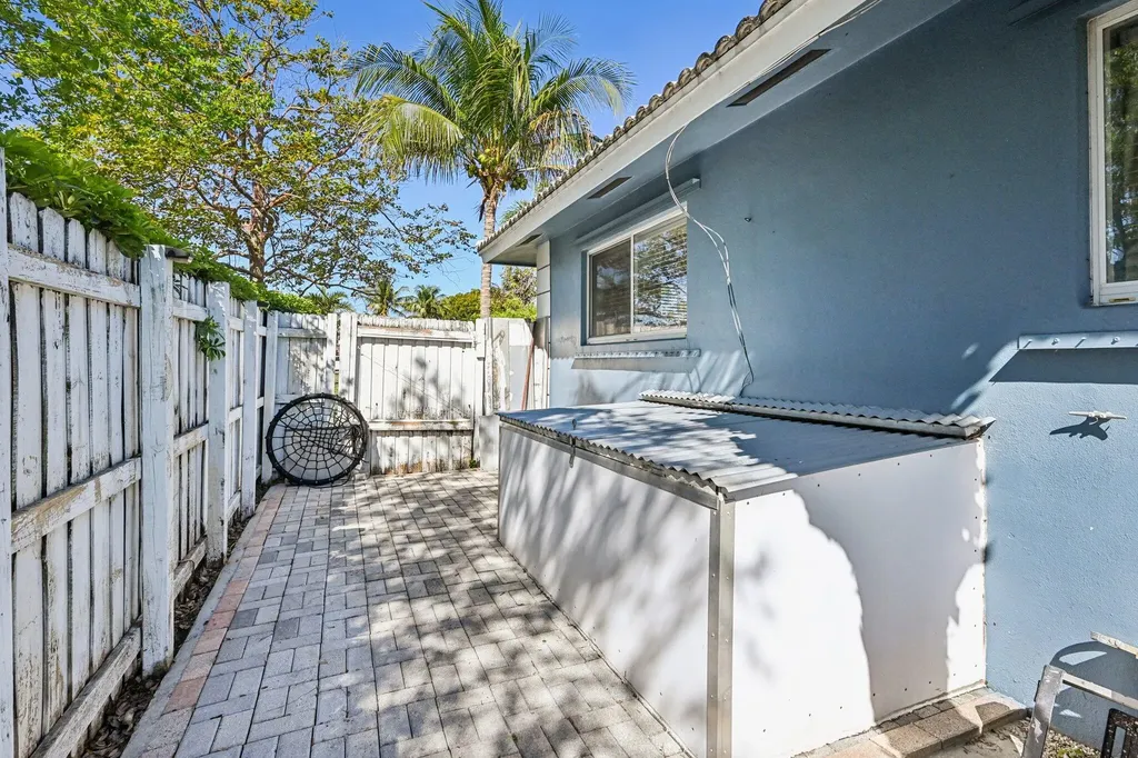 818 SE 9th Terrace Deerfield Beach FL 33441