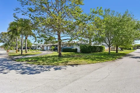 818 SE 9th Terrace Deerfield Beach FL 33441