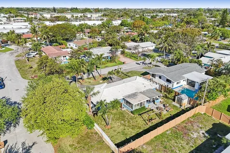 818 SE 9th Terrace Deerfield Beach FL 33441