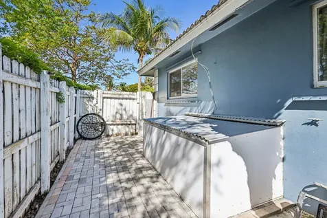 818 SE 9th Terrace Deerfield Beach FL 33441