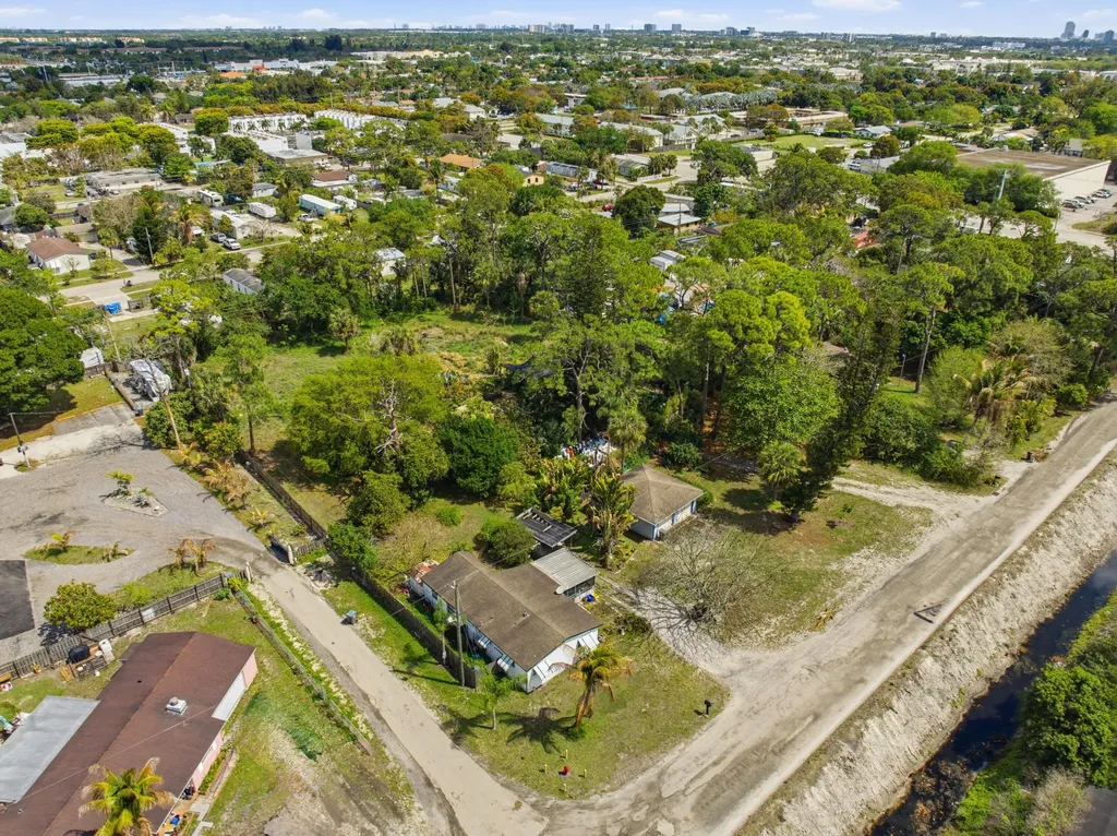 5133 Pine Grove Drive West Palm Beach FL