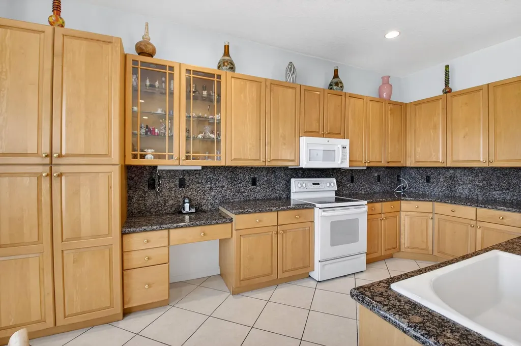 13738 Plaza Mayor Drive Delray Beach FL 33446