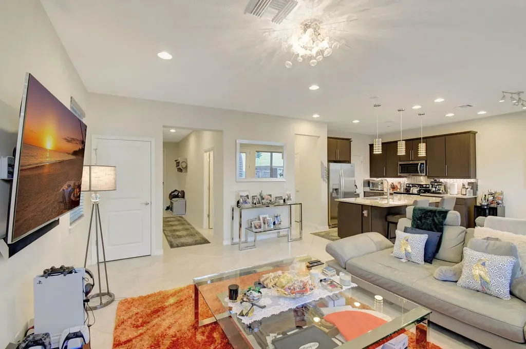 1105 Banyan Drive Hollywood FL 33021