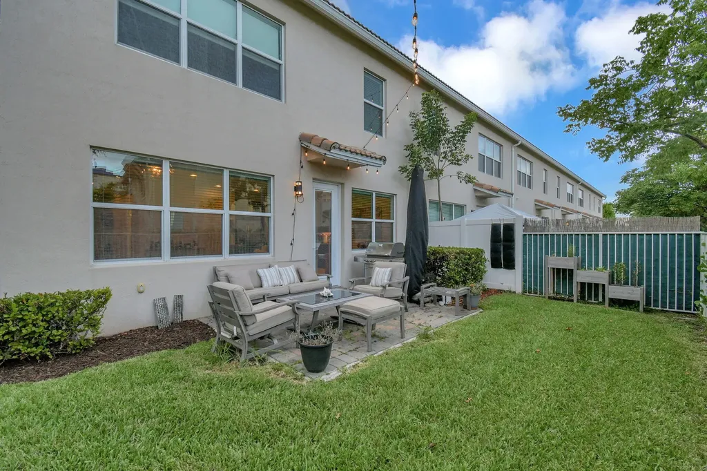 1105 Banyan Drive Hollywood FL 33021