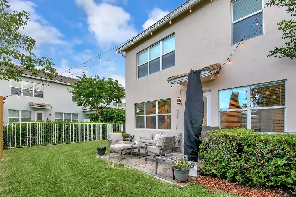 1105 Banyan Drive Hollywood FL 33021