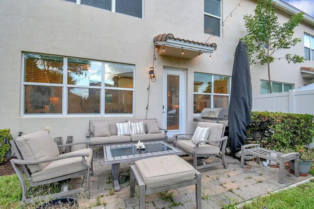1105 Banyan Drive Hollywood FL 33021