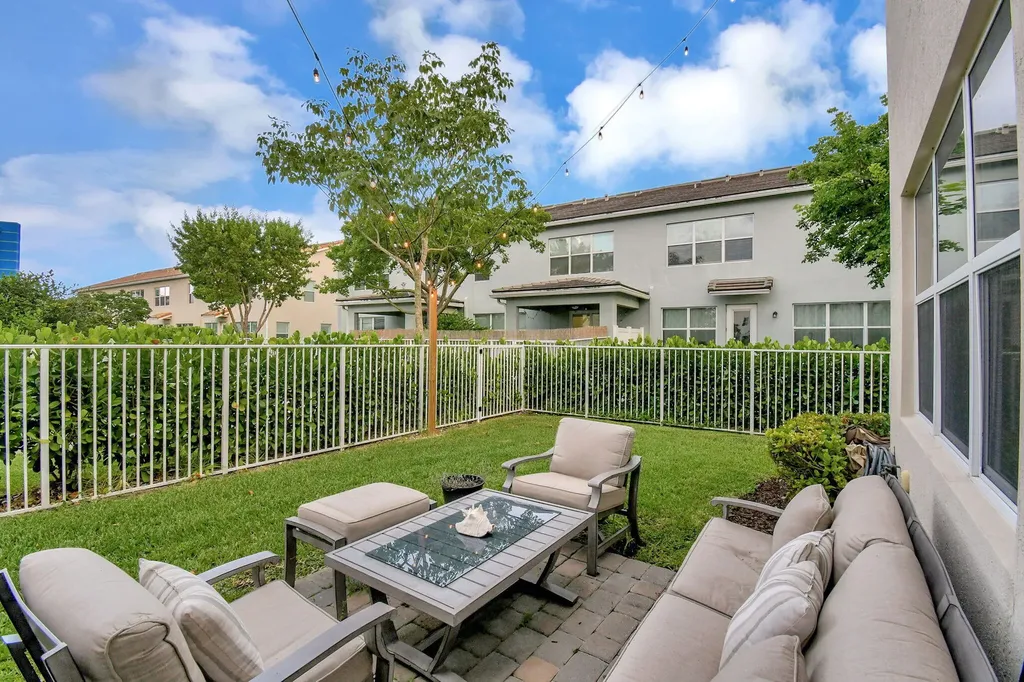 1105 Banyan Drive Hollywood FL 33021