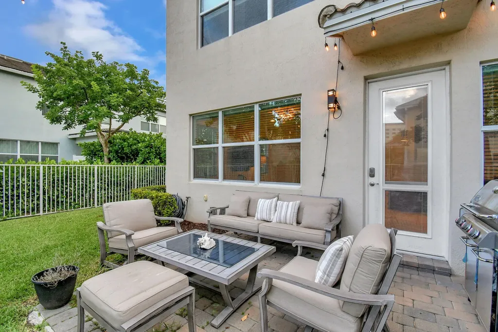 1105 Banyan Drive Hollywood FL 33021