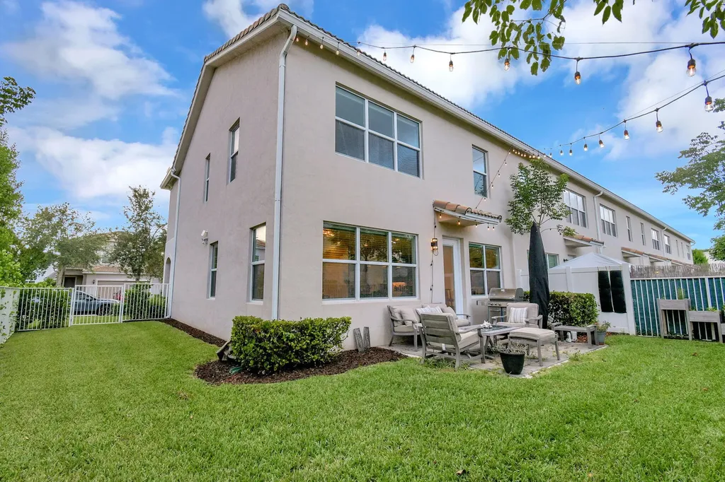 1105 Banyan Drive Hollywood FL 33021