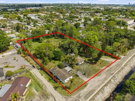 5133 Pine Grove Drive N West Palm Beach FL 33417
