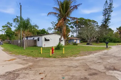 5133 Pine Grove Drive N West Palm Beach FL 33417