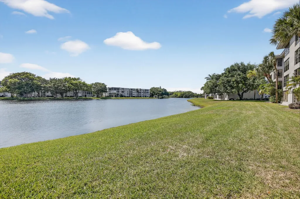 1528 Whitehall Drive Davie FL 33324