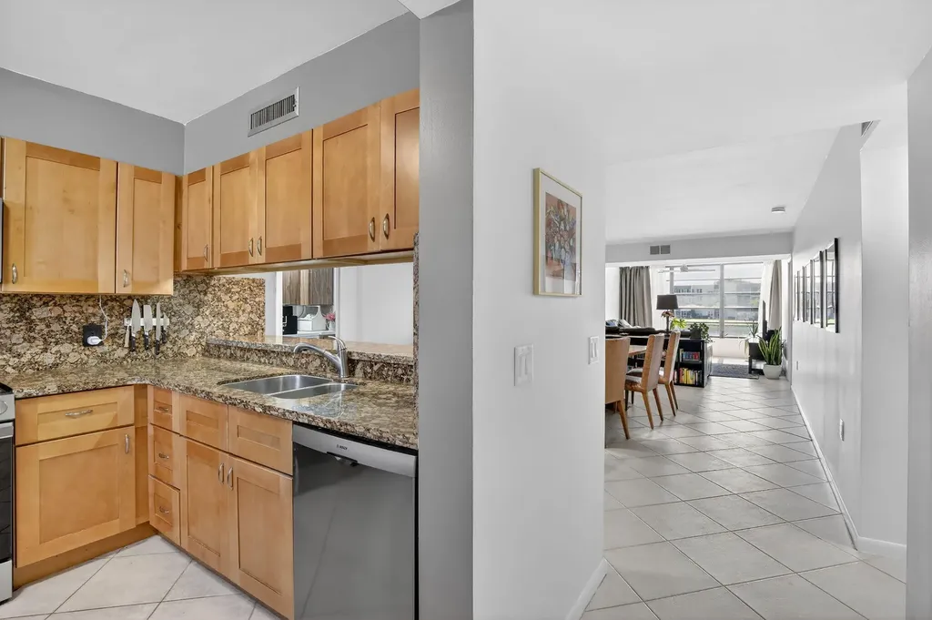 1528 Whitehall Drive Davie FL 33324