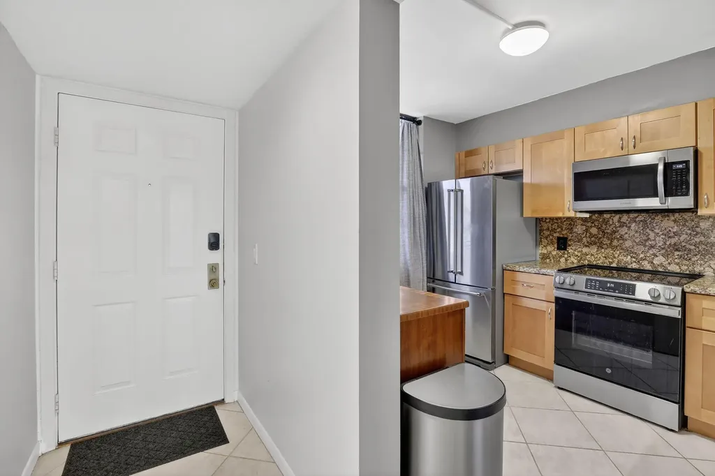 1528 Whitehall Drive Davie FL 33324