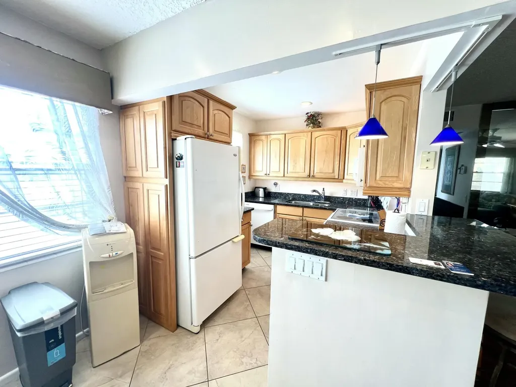 328 Farnham P Deerfield Beach FL 33442