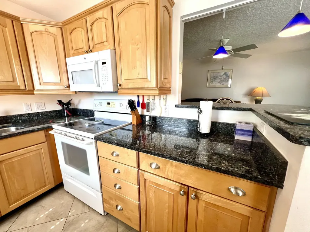 328 Farnham P Deerfield Beach FL 33442