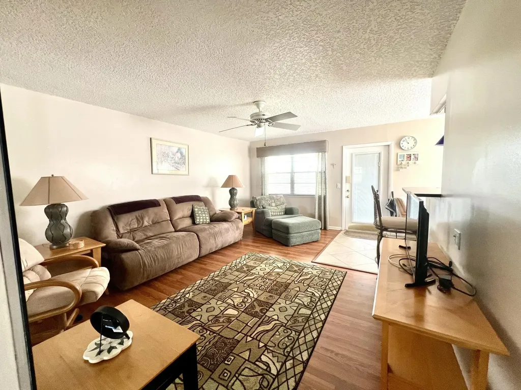 328 Farnham P Deerfield Beach FL 33442