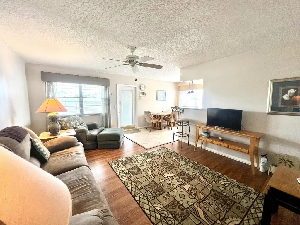 328 Farnham P Deerfield Beach FL 33442