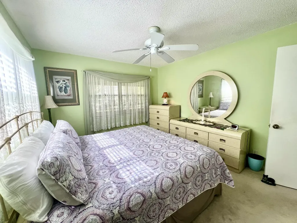 328 Farnham P Deerfield Beach FL 33442