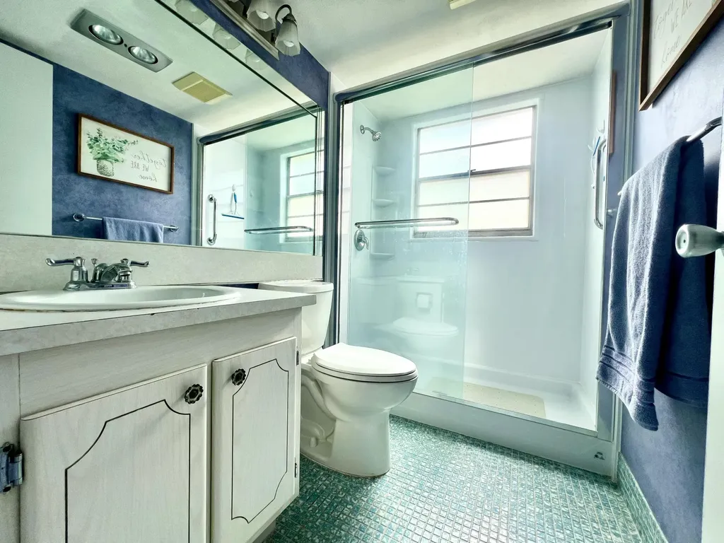 328 Farnham P Deerfield Beach FL 33442