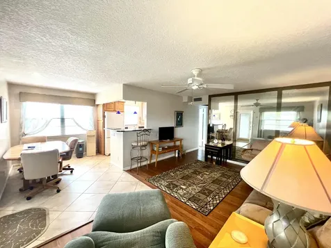 328 Farnham P Deerfield Beach FL 33442