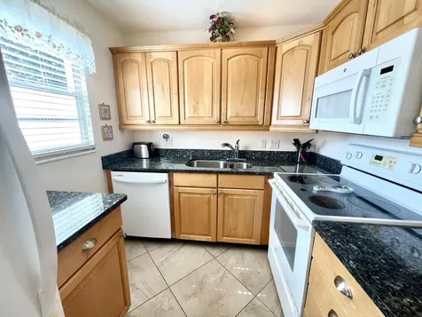328 Farnham P Deerfield Beach FL 33442