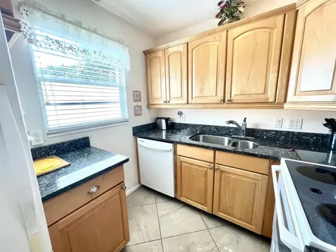 328 Farnham P Deerfield Beach FL 33442