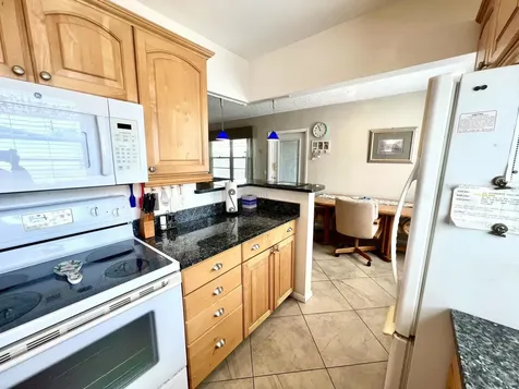 328 Farnham P Deerfield Beach FL 33442